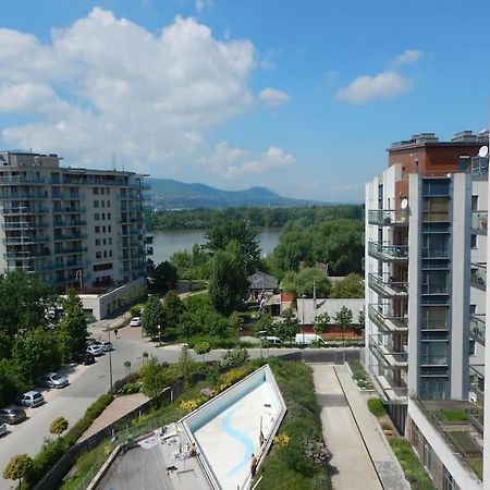 Imadnivalo Medences Hotellakas Szaunaval. 布达佩斯 外观 照片