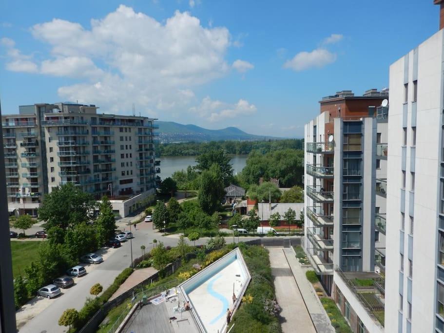 Imadnivalo Medences Hotellakas Szaunaval. 布达佩斯 外观 照片