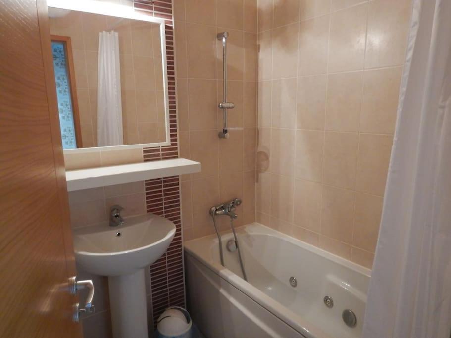 Imadnivalo Medences Hotellakas Szaunaval. 布达佩斯 外观 照片