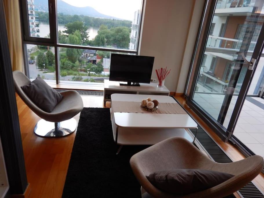 Imadnivalo Medences Hotellakas Szaunaval. 布达佩斯 外观 照片