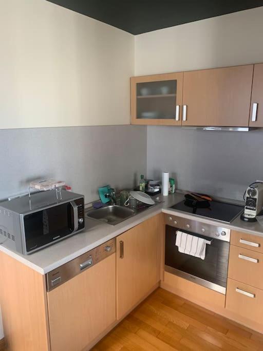 Imadnivalo Medences Hotellakas Szaunaval. 布达佩斯 外观 照片