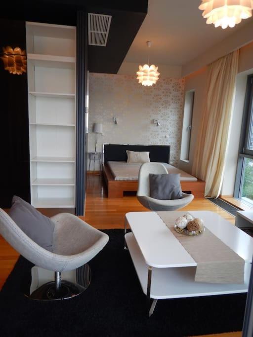 Imadnivalo Medences Hotellakas Szaunaval. 布达佩斯 外观 照片